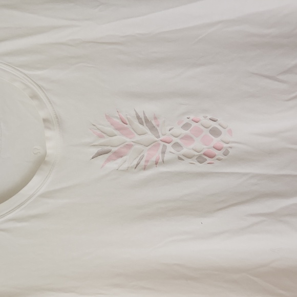 Lululemon pineapple 🍍 muscle hustle tee - Picture 4 of 6